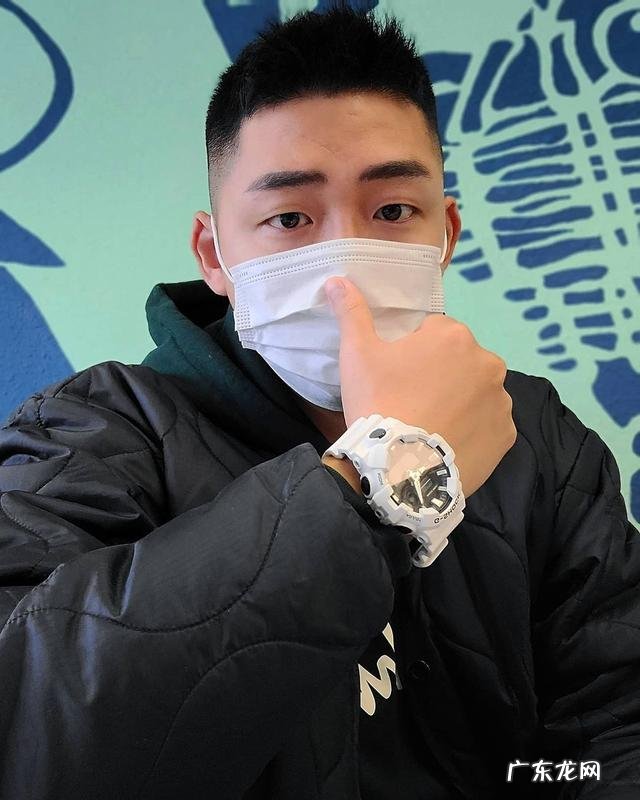 下颚宽大方脸发型 男头大方脸剪什么发型