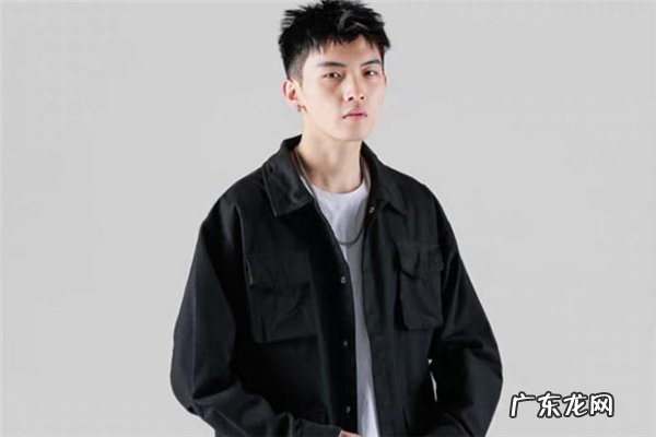 黑色工装外套怎么搭配