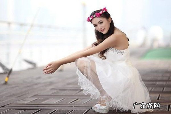 白色裙子穿什么颜色安全裤 白色裙子穿什么颜色安全裤好看