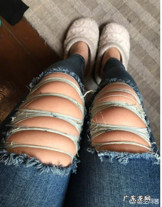 灰色裙子配什么颜色袜子？