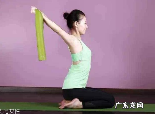 圆肩驼背怎么矫正 教你如何矫正圆肩驼背