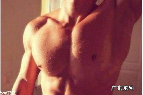 圆肩驼背怎么矫正 教你如何矫正圆肩驼背