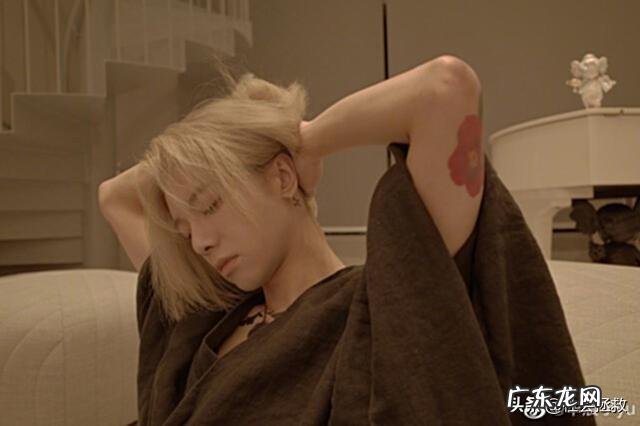 华晨宇2019长发 华晨宇2019年发型