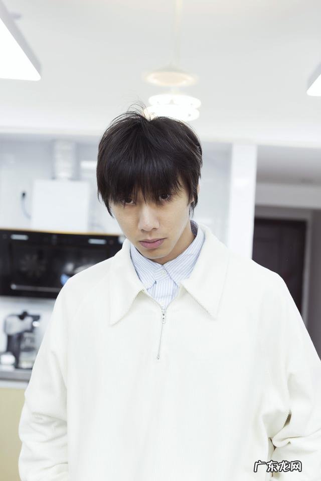 男生扁头适合的发型图 扁头且头发长短不一适合什么发型