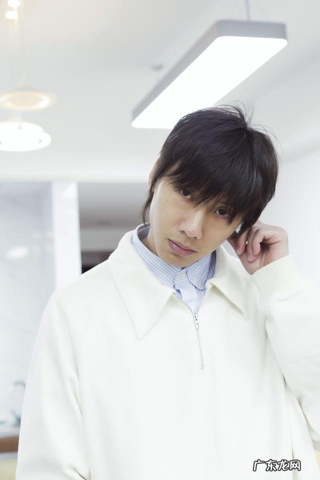 男生扁头适合的发型图 扁头且头发长短不一适合什么发型