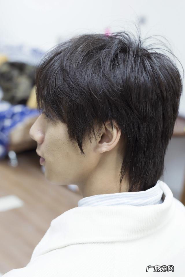 男生扁头适合的发型图 扁头且头发长短不一适合什么发型