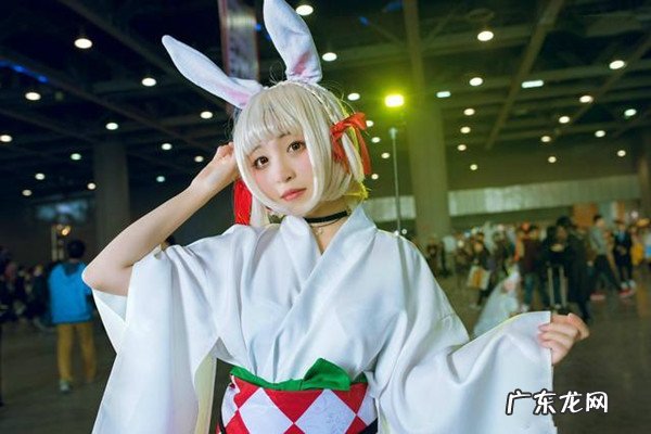 c服是什么意思 为什么有人穿c服上街