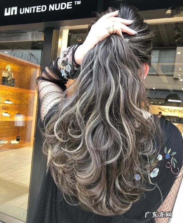 2020年流行挑染发色 发色2021年最火发色适合挑染