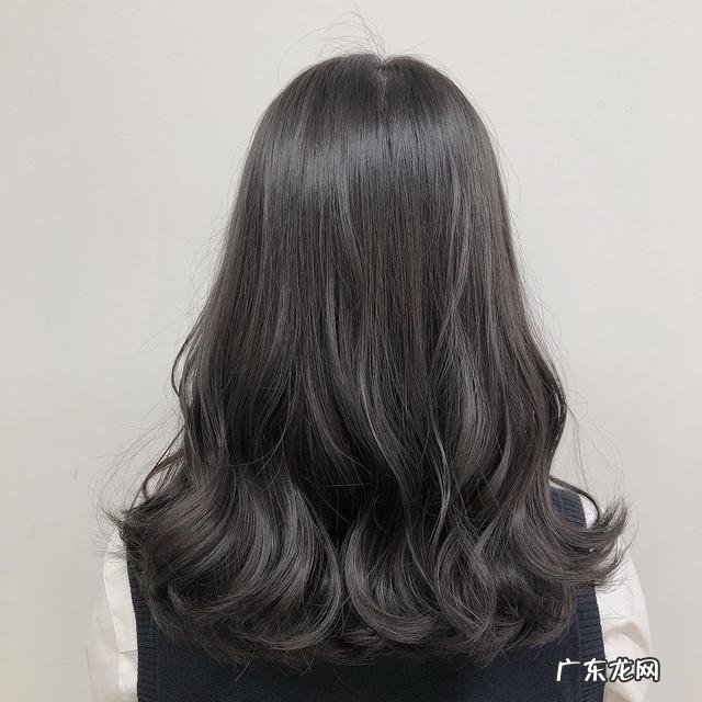 发色2022年最火发色显白青棕色 棕色2022年最火发色显白