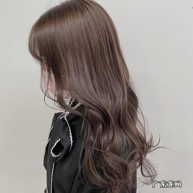 发色2022年最火发色显白青棕色 棕色2022年最火发色显白
