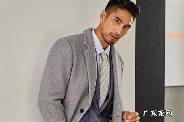 男生灰色大衣怎么搭配 男生灰色大衣配什么内搭