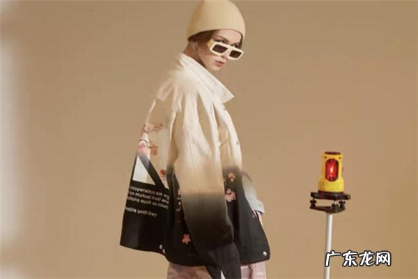 渐变色外套什么颜色好看 渐变色外套流行什么颜色