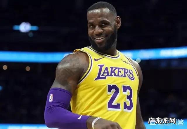 从古至今的NBA比赛中有没有出现过实战罚球线起跳扣篮的情况?