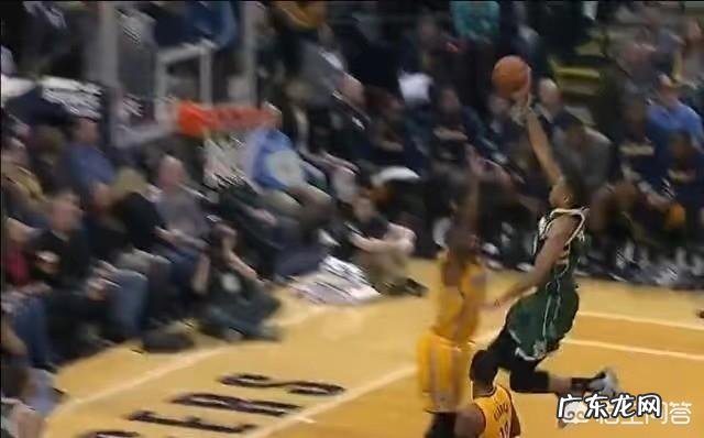 从古至今的NBA比赛中有没有出现过实战罚球线起跳扣篮的情况?