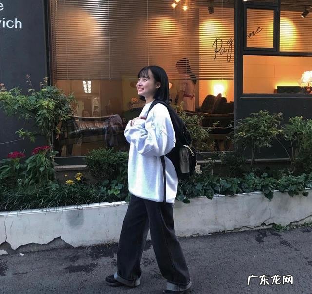 让男生心动的三个动作 让男生心动的几个动作学生党