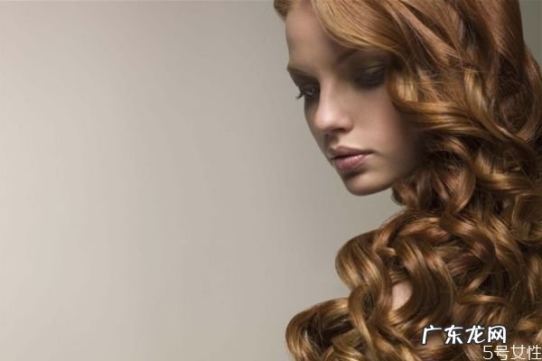 白发是戴假发好还是染发好 戴假发忌讳