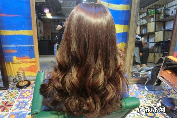 橄榄棕发色容易掉色吗 橄榄棕在阳光下是什么颜色