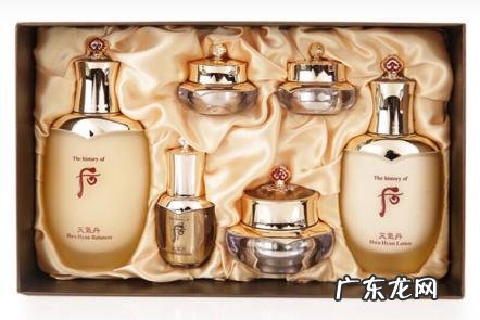 有没有控油补水的护肤套装推荐？谢谢女生用的？