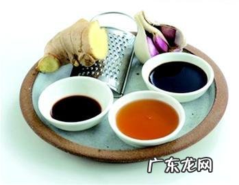 凉皮不放辣只有调味汁配料放面筋黄瓜胡萝卜热量会高吗？