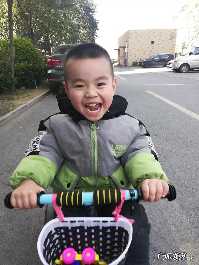 妈妈在我9岁时抛弃了我,现在快20年了突然回来,我该原谅吗?