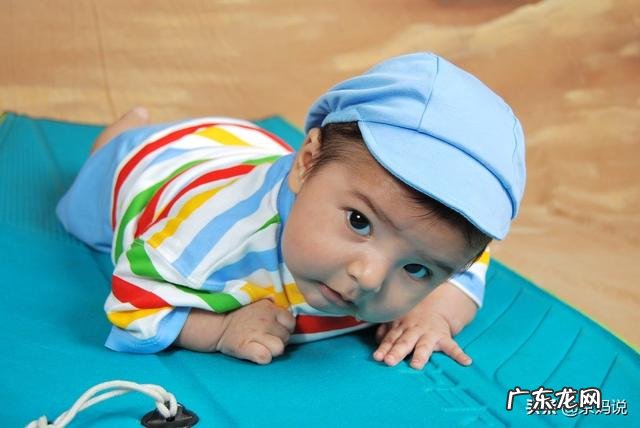 满月宝宝哭闹趴着就不哭怎么回事?