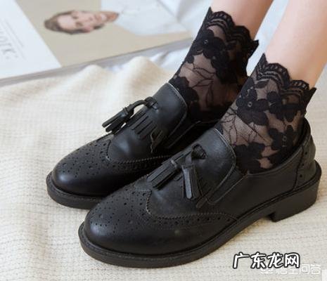 牛仔裤怎么搭配袜子好看？