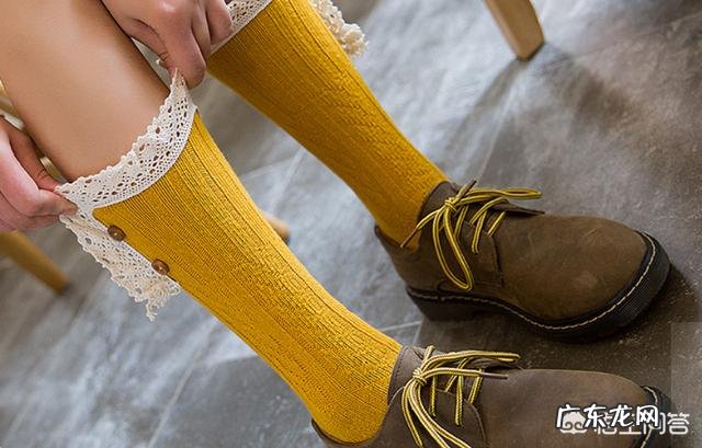 牛仔裤怎么搭配袜子好看？