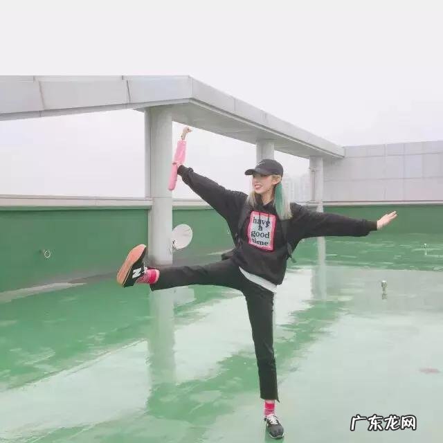 牛仔裤怎么搭配袜子好看？