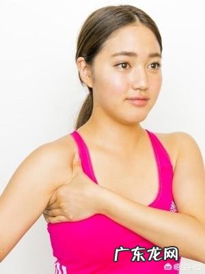 脸色有点暗黄可用什么化妆品?