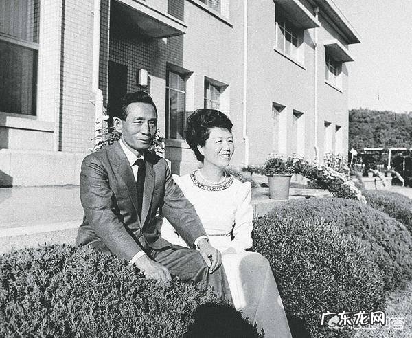 朴正熙的夫人是一个怎样的人?