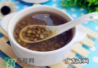 吃菠萝舌头麻怎么回事？吃菠萝舌头麻是过敏吗
