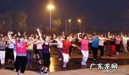 为何农村八十岁的大爷老太喜欢种地城里的中年人却喜欢嗨广场舞?