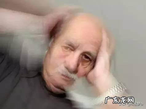 19岁的青年男性耳鸣两眼发黑，是怎么回事？