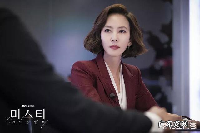 大女主韩剧《迷雾》爆火,金南珠在剧中有哪些熟女必备搭配?