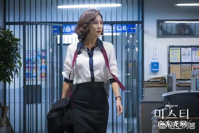 大女主韩剧《迷雾》爆火,金南珠在剧中有哪些熟女必备搭配?