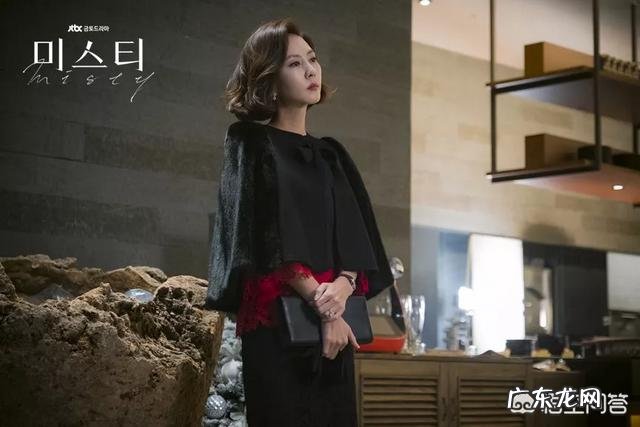 大女主韩剧《迷雾》爆火,金南珠在剧中有哪些熟女必备搭配?