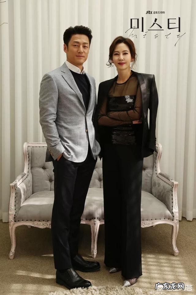 大女主韩剧《迷雾》爆火,金南珠在剧中有哪些熟女必备搭配?