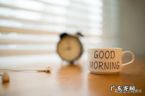 每次拉完引体向上后右胳膊关节疼，为什么