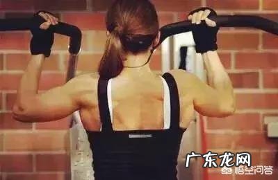 每次拉完引体向上后右胳膊关节疼，为什么