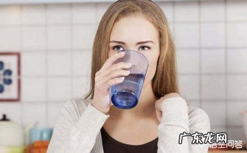 早上喝热水有利于排便吗?