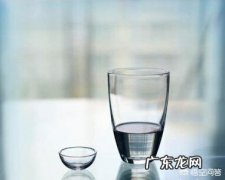 早上喝热水有利于排便吗？