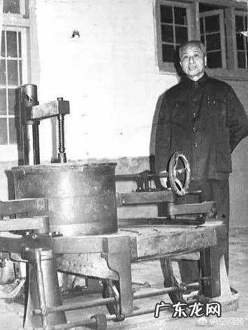 抖音上怎么制作茶 怎样看待抖音制茶女子用脚代替手揉茶的做法?