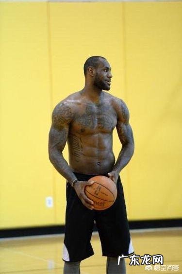 若让泰森与WWE里的巨型选手对打会怎么样?