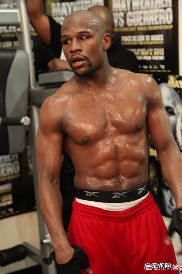 若让泰森与WWE里的巨型选手对打会怎么样?