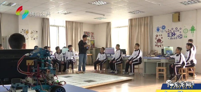 酷炫!南海教师花费七年心血,研发出独家魔方机器人