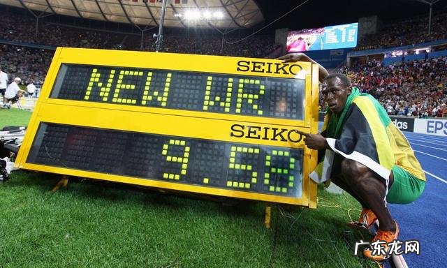 一个人能以百米赛跑的速度跑多久?