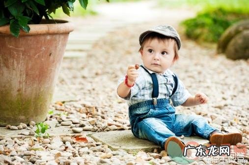 每天晚上睡觉习惯性把门反锁的人是有自闭症吗?