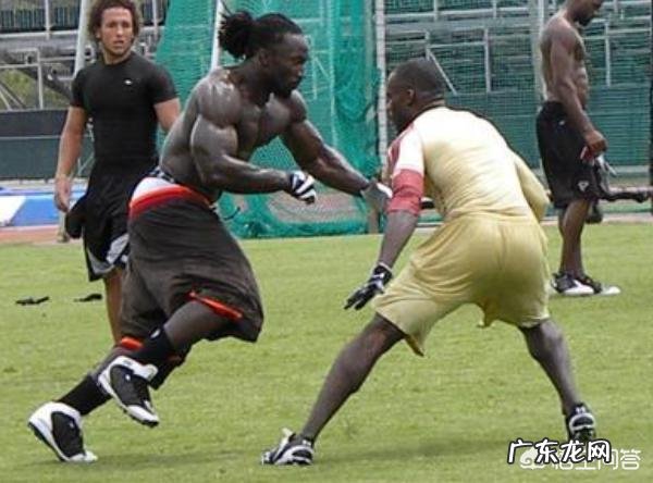 职业橄榄球员，体格在NBA什么程度？