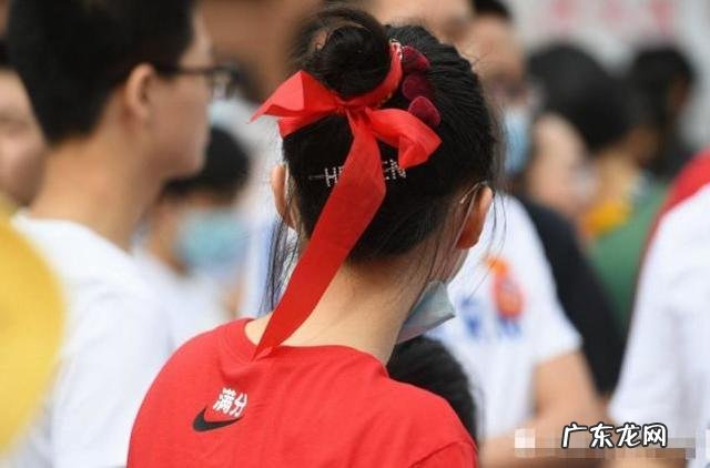 中考体育考试穿什么色衣服好 中考体考穿什么衣服最好