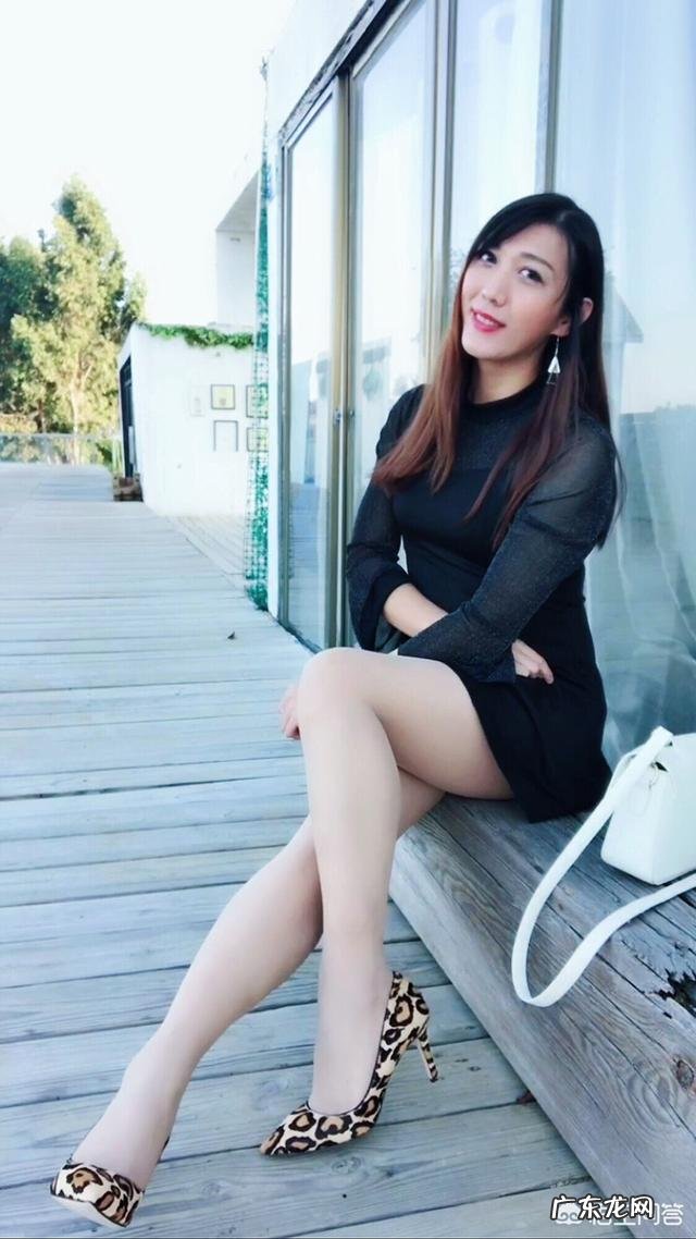 有哪些不紧身但是显腿又瘦又长的裤子？